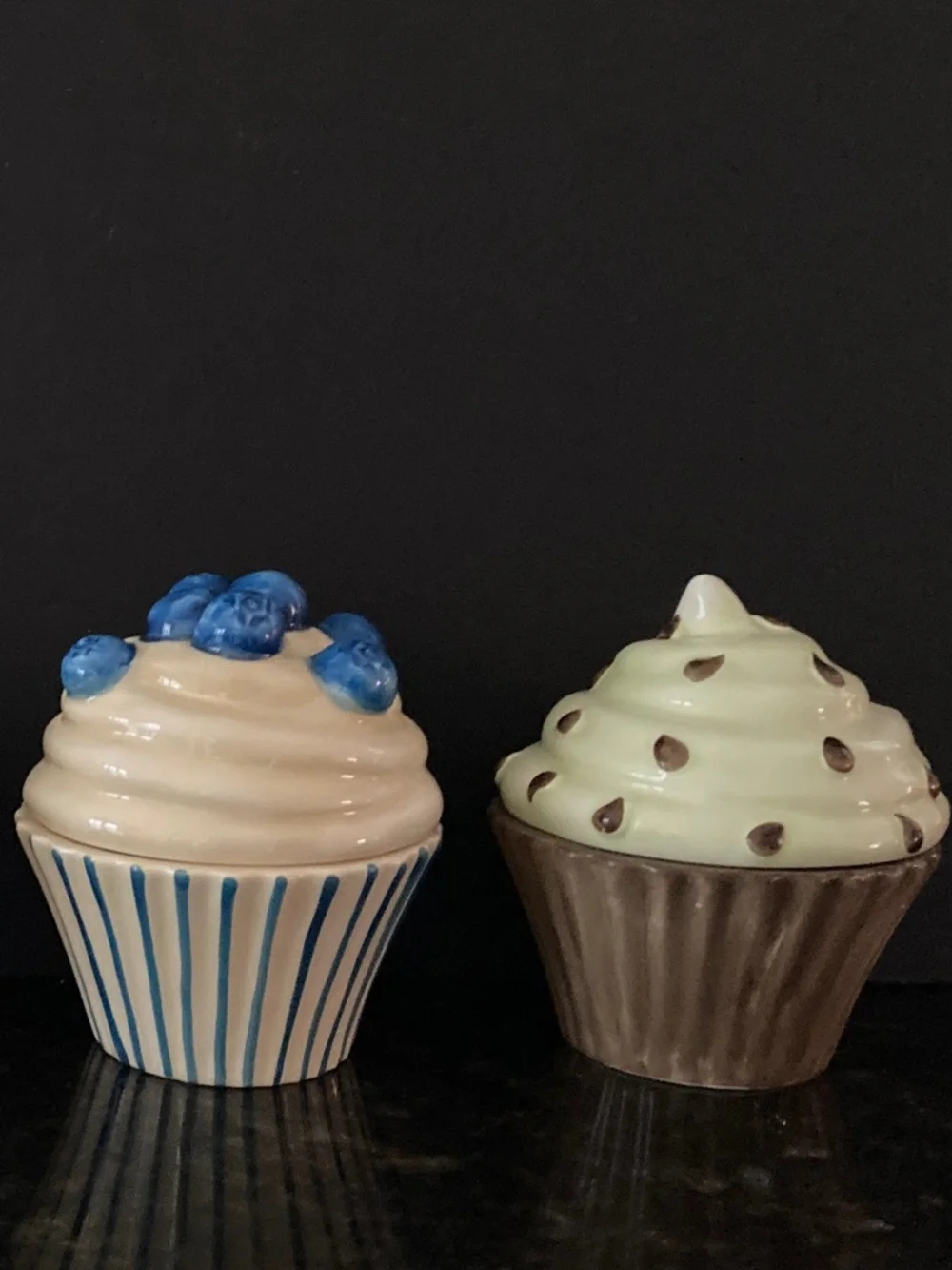 Valerie Parr Hill Set of 4 Candles/Apple/Sprinkle/Blueberry/Chocolate Chip/NEW!